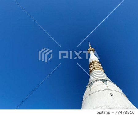 雲一つない青空と眉山公園（びざんこうえん） 77473916