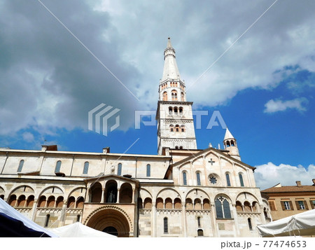 イタリア　モデナ　大聖堂　ギルランディーナの塔 77474653