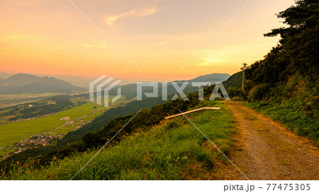 平丸峠の風景(夕暮れ) 平丸峠の風景(夕暮れ) 77475305