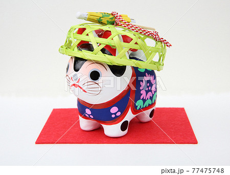 縁起物 張り子 笊かぶり犬 犬張子 の写真素材 [77475748] - PIXTA