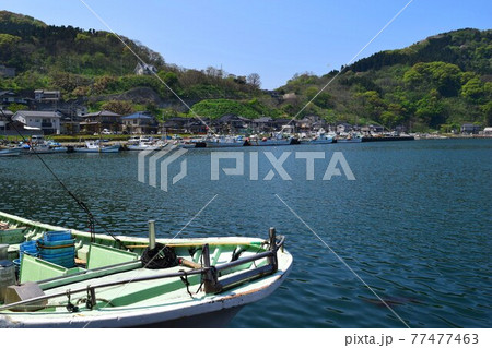 由良漁港 良質な魚介類の水揚げ漁港 77477463