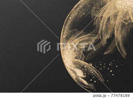 背景 テクスチャ 黒 高級感 グリッター フレーム 金 金紙 年賀状 正月 和紙 壁紙 キラキラ レ 77478189