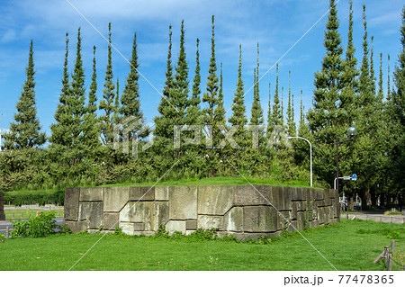 渋谷区外苑前の銀杏並木にある石垣 渋谷区外苑前の銀杏並木にある石垣 77478365
