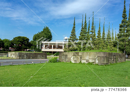 渋谷区外苑前の銀杏並木にある石垣 渋谷区外苑前の銀杏並木にある石垣 77478366