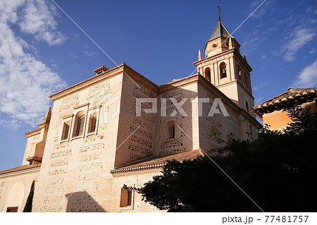 スペイングラナダ　アルハンブラ宮殿のサンタマリア教会 77481757