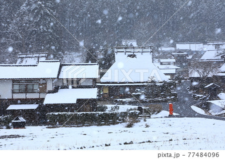 美山かやぶきの里　雪景色 77484096