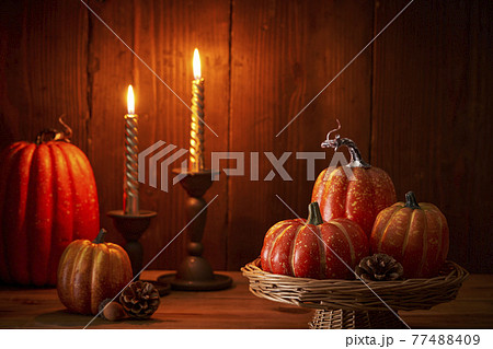 キャンドルを灯したハロウィンイメージ キャンドルを灯したハロウィンイメージ 77488409