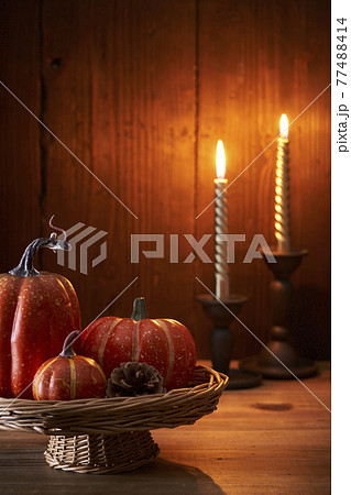 キャンドルを灯したハロウィンイメージ キャンドルを灯したハロウィンイメージ 77488414