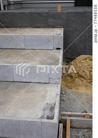 新築一戸建ての外構工事現場 玄関階段部分 の写真素材