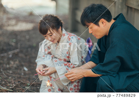 オファー 浴衣 花火 座る