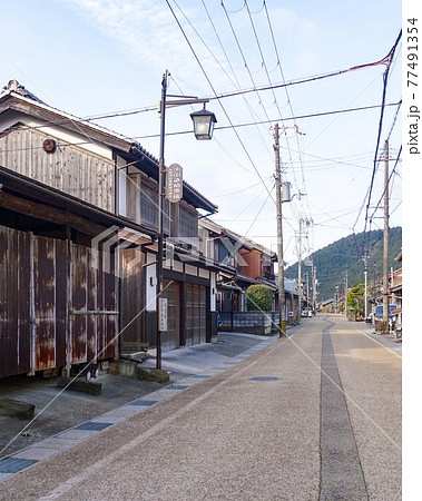 中山道柏原宿の町並み(滋賀県米原市) 中山道柏原宿の町並み(滋賀県米原市) 77491354