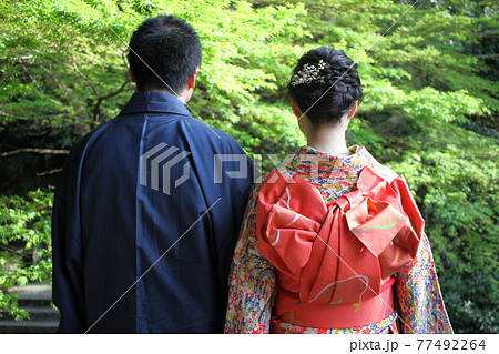 幸せに包まれながら、お寺の境内で和装で前撮り、後ろ姿から漂う幸せ 幸せに包まれながら、お寺の境内で和装で前撮り、後ろ姿から漂う幸せ 77492264