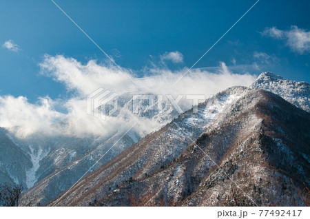 雪が舞う近畿の最高峰、八経ヶ岳 雪が舞う近畿の最高峰、八経ヶ岳 77492417