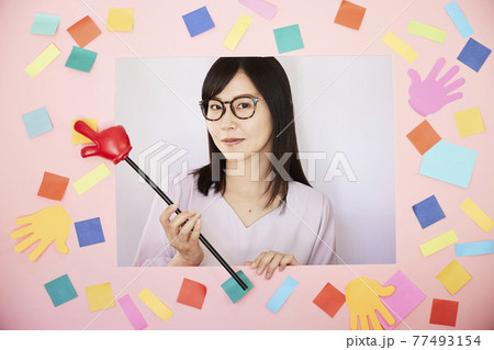 Woman with pink board 77493154