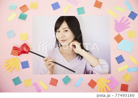 Woman with pink board 77493160