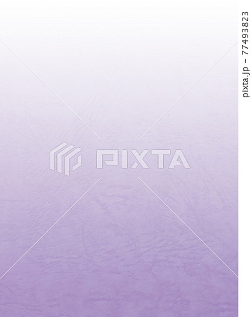 木目模様のある和紙/淡い薄墨藤色 上から下へ濃くなるグラデーション和紙 背景素材 縦 他色有り 77493823