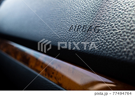 自動車のダッシュボードにあるエアバッグの表記 自動車のダッシュボードにあるエアバッグの表記 77494764