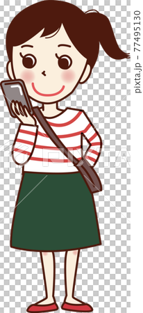 スマホを持っている笑顔の女性。 77495130