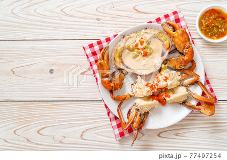 Steamed egg crab with fresh milk 77497254