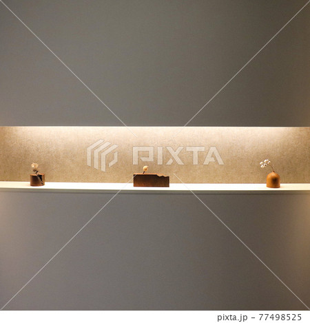 おしゃれな玄関ニッチ 77498525