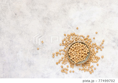 Bowl of raw dry chickpea 77499702