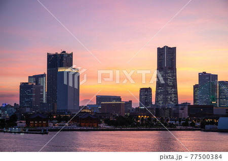 横浜の夕景 77500384