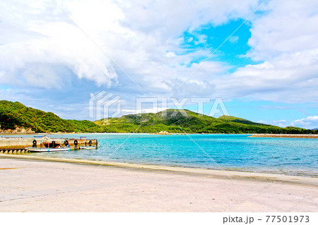 【沖縄】座間味島　漁船が停まる阿護の浦 77501973