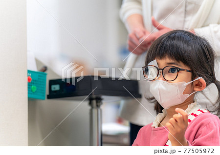 小学生 健康診断 視力検査 小学生 健康診断 視力検査 77505972