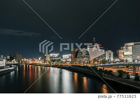 大阪ドーム前歩道橋の橋の上からの夜景　【大阪都市風景・夜景】 77511625