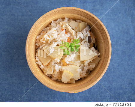 春の美味しい曲げわっぱのお弁当【たけのこご飯】 春の美味しい曲げわっぱのお弁当【たけのこご飯】 77512351