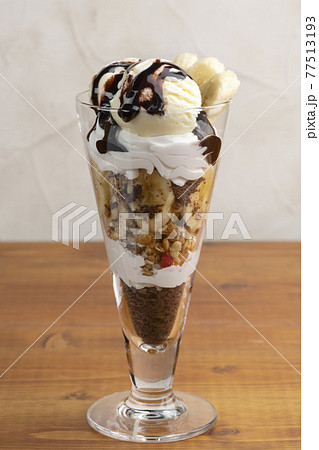 チョコバナナパフェの写真素材