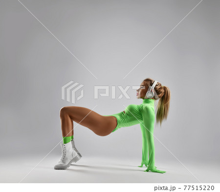 Sexy blonde woman, sporty girl in stylish Sexy blonde woman, sporty girl in stylish 77515220