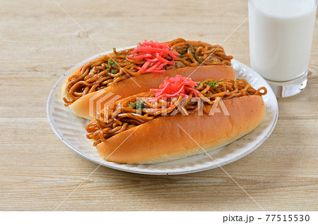 焼きそばパン、焼そばパン、やきそばパン、ヤキソバぱん、惣菜パン、学校給食。 77515530