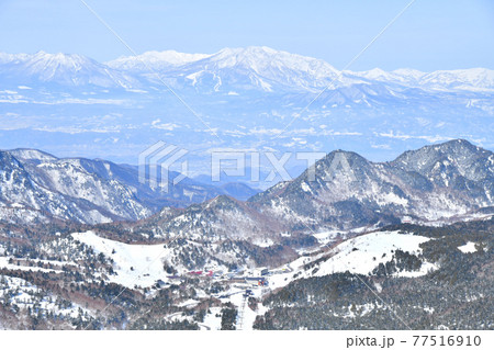 横手山スキー場より妙高高原方面を望む(長野県山ノ内町)【2021.3】 77516910