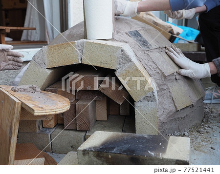ピザ 窯 作り 手作業 ピザ 窯 作り 手作業 77521441
