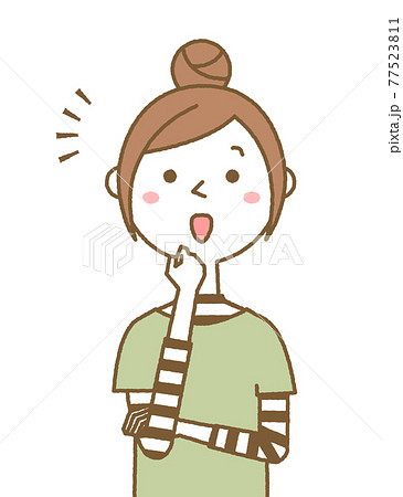 気づく若い女性 ママ 77523811