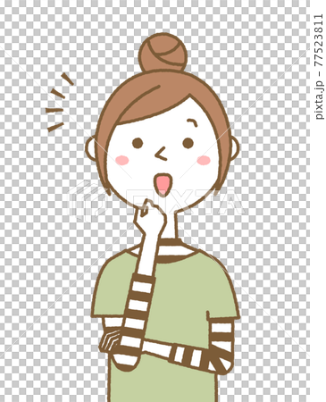 気づく若い女性 ママ 77523811