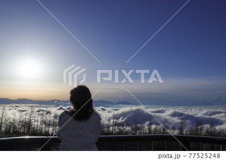 富士山 五合目からの雲海 富士山 五合目からの雲海 77525248