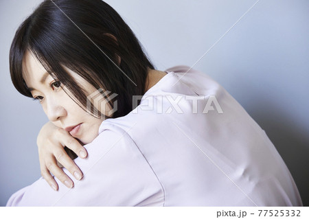 Beautiful asian woman on grey background 77525332