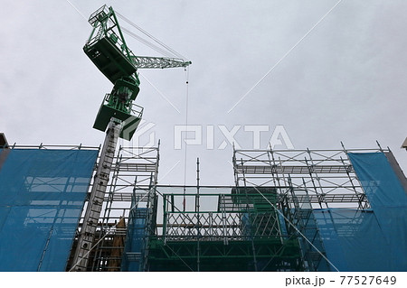 マンション建設現場　揚重設備イメージ 77527649