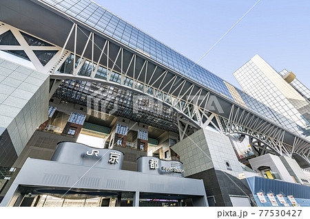 京都府京都市　晴天のJR京都駅烏丸口 77530427