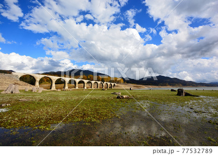 秋のタウシュベツ川橋梁 77532789