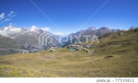 スイス・ツェルマット マッターホルンへ続く登山道 77533611