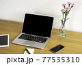 ノートパソコン とタブレットとスマートフォン 77535310