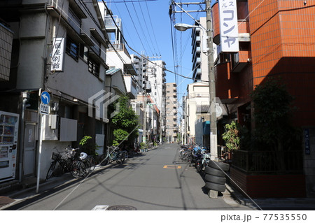 荒川区南千住の住宅街の路地 荒川区南千住の住宅街の路地 77535550
