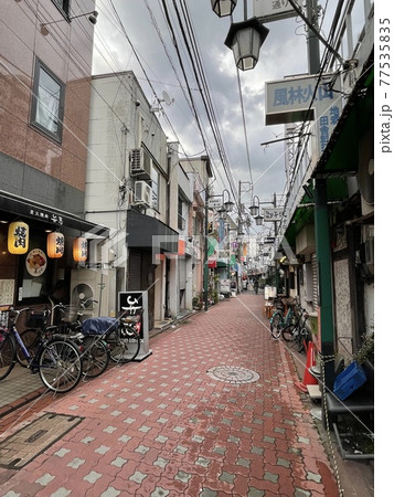 東京都大田区のJR蒲田駅前の路地裏 77535835