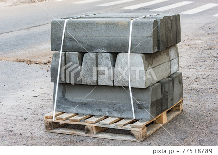 Border stones on the pallet. 77538789