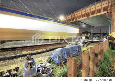 鉄道高架化・線路切り替え夜間工事を終え試運転列車を見守る【東武アーバンパークライン】野田市〜梅郷駅間 鉄道高架化・線路切り替え夜間工事を終え試運転列車を見守る【東武アーバンパークライン】野田市〜梅郷駅間 77540736