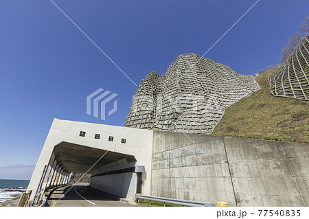 赤岩覆道とフリーフレーム工法の崖 77540835