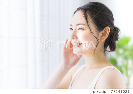 女性のビューティーイメージ 77541021